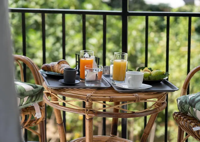 לינה וארוחת בוקר Savastano's 4*